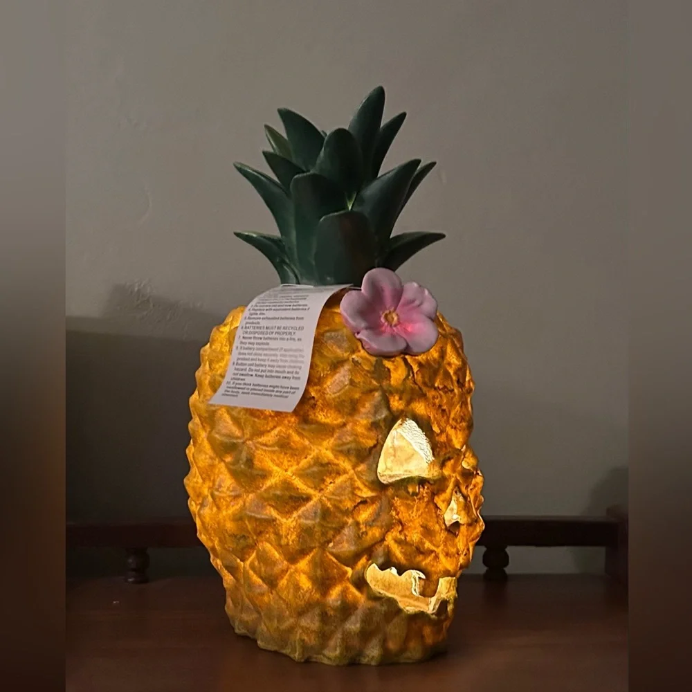 SPOOKY SUMMER 12in LED Resin Pineapple Skull With Floral Accent NWTS